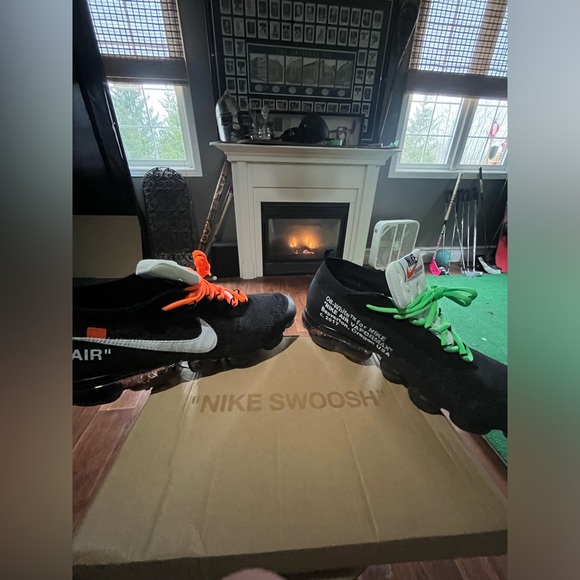 Off-White x VaporMax ‘The Ten’ - Picture 2 of 6
